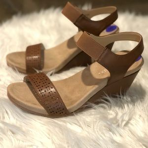 CL by LAUNDRY Brown Wedges